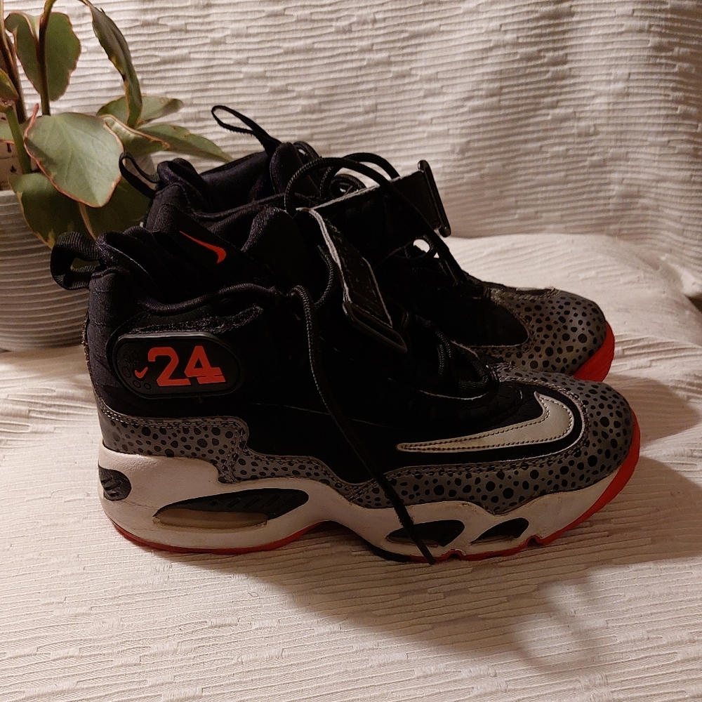 Nike Kids Black and Red Athletic Shoes - Picture 2 of 12